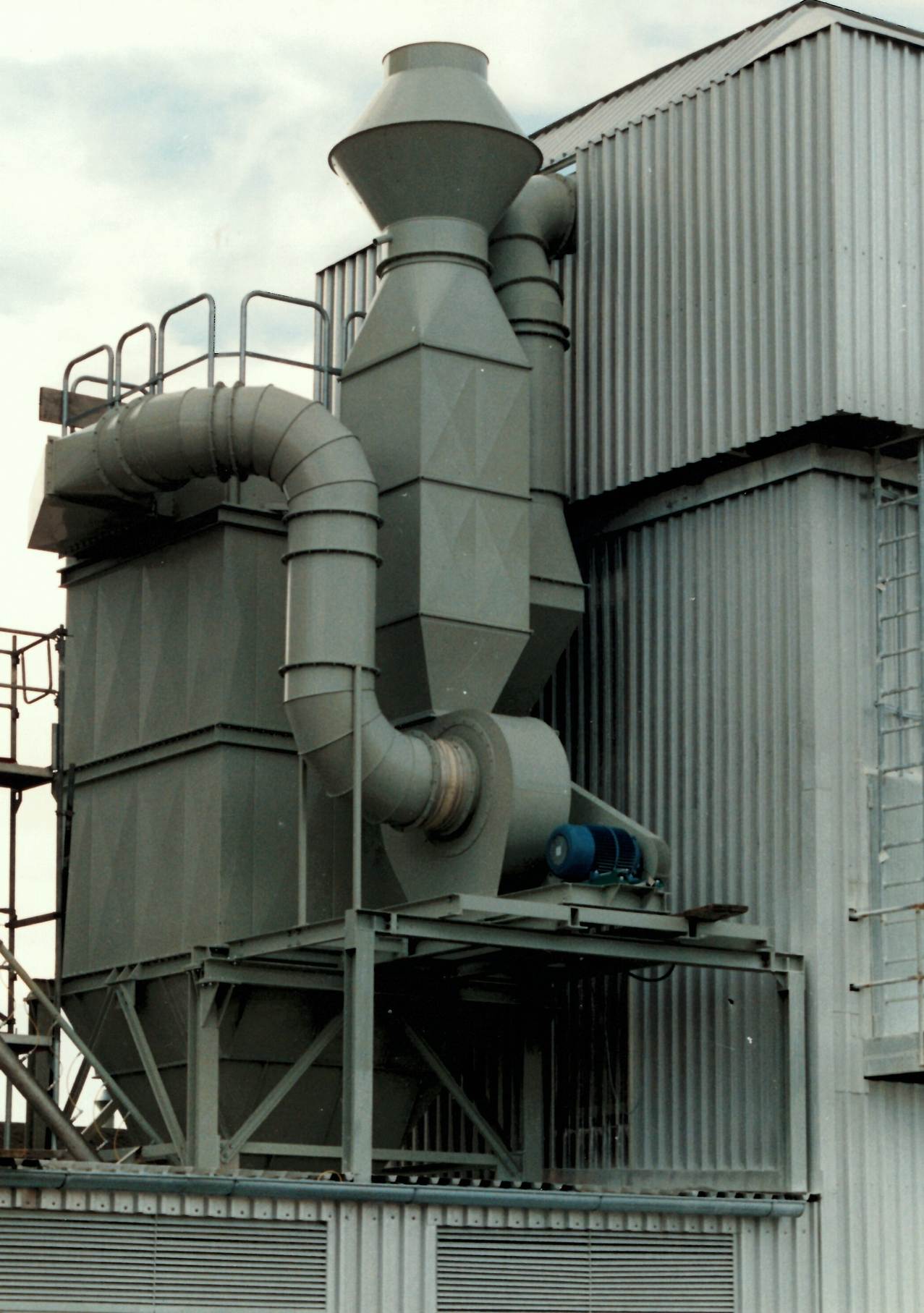 Rectangular bag filter in sand processing